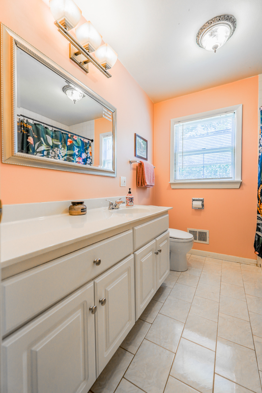 50 Short Street, Clarendon Hills, IL 60514