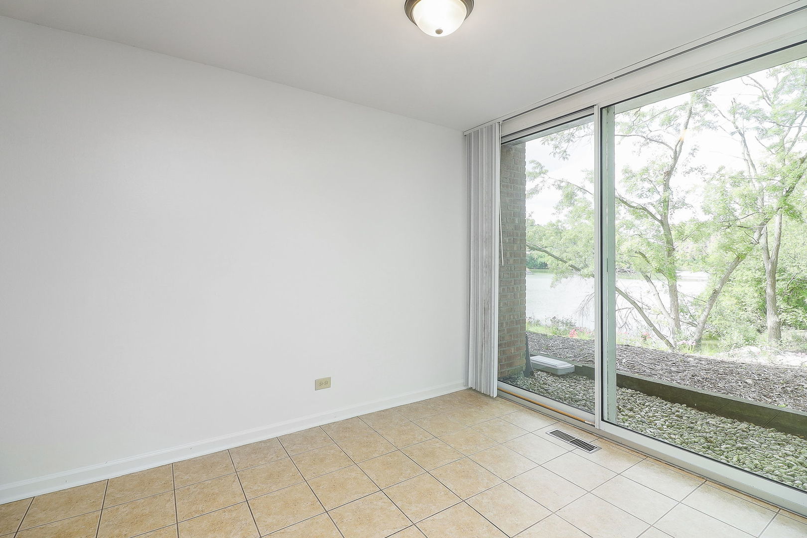 6010 E Lake Drive #1D, Lisle, IL 60532