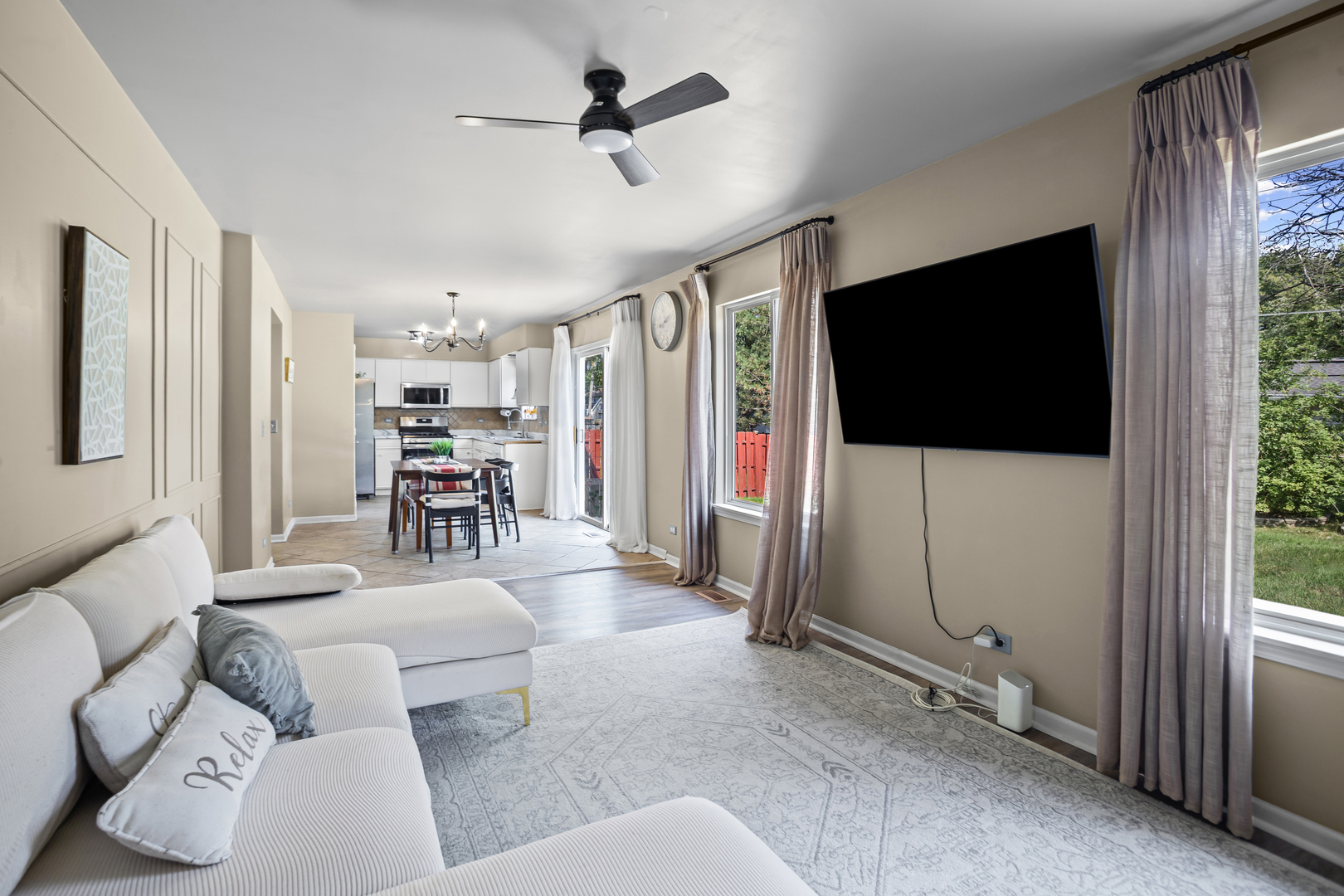 128 Sycamore Avenue, Streamwood, IL 60107