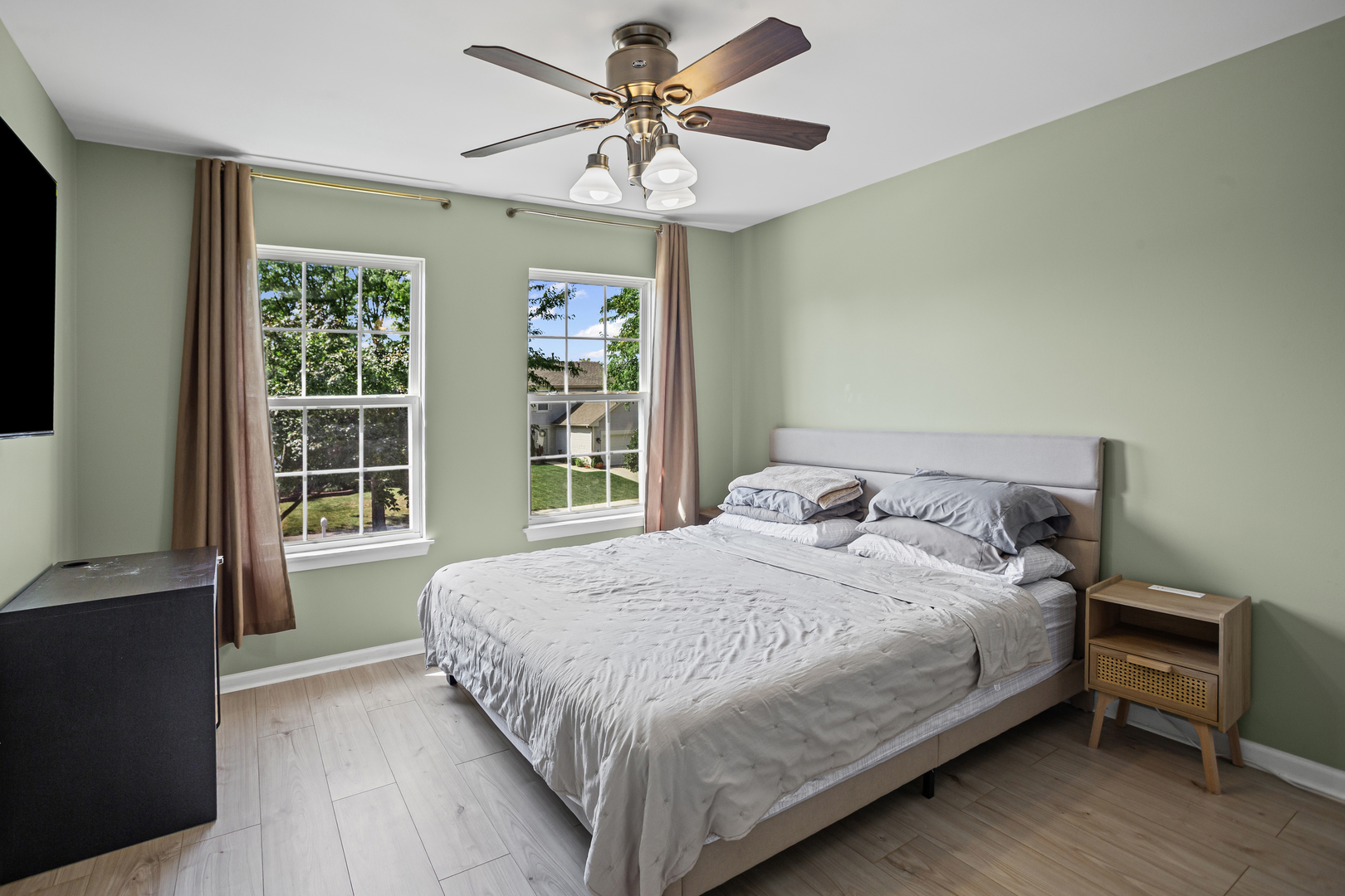 128 Sycamore Avenue, Streamwood, IL 60107