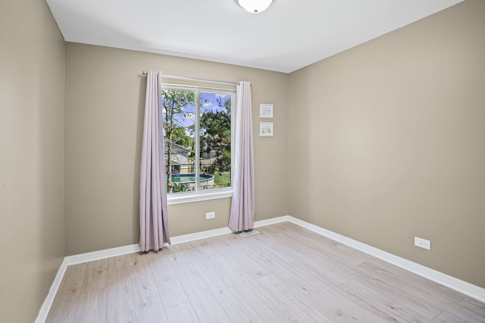 128 Sycamore Avenue, Streamwood, IL 60107