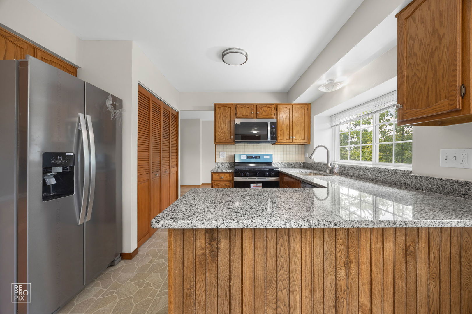 1080 Birchbark Trail, Carol Stream, IL 60188