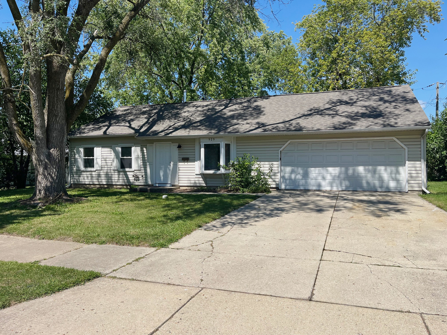 929 Southbridge Drive, Aurora, IL 60506