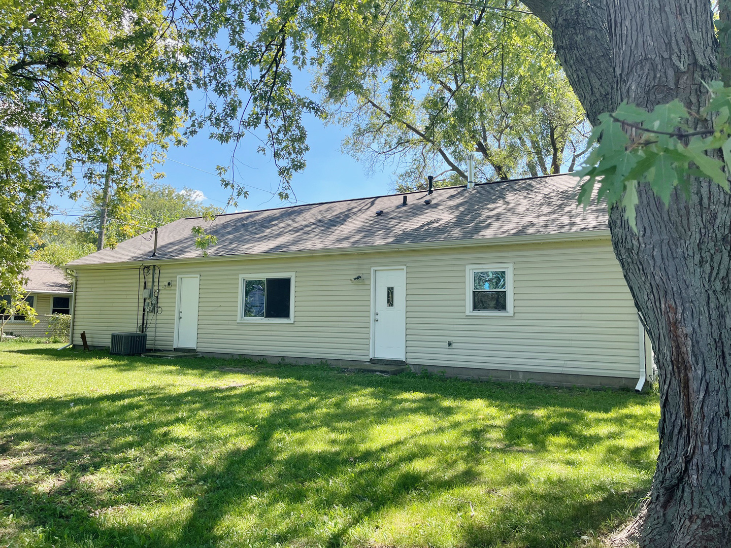 929 Southbridge Drive, Aurora, IL 60506