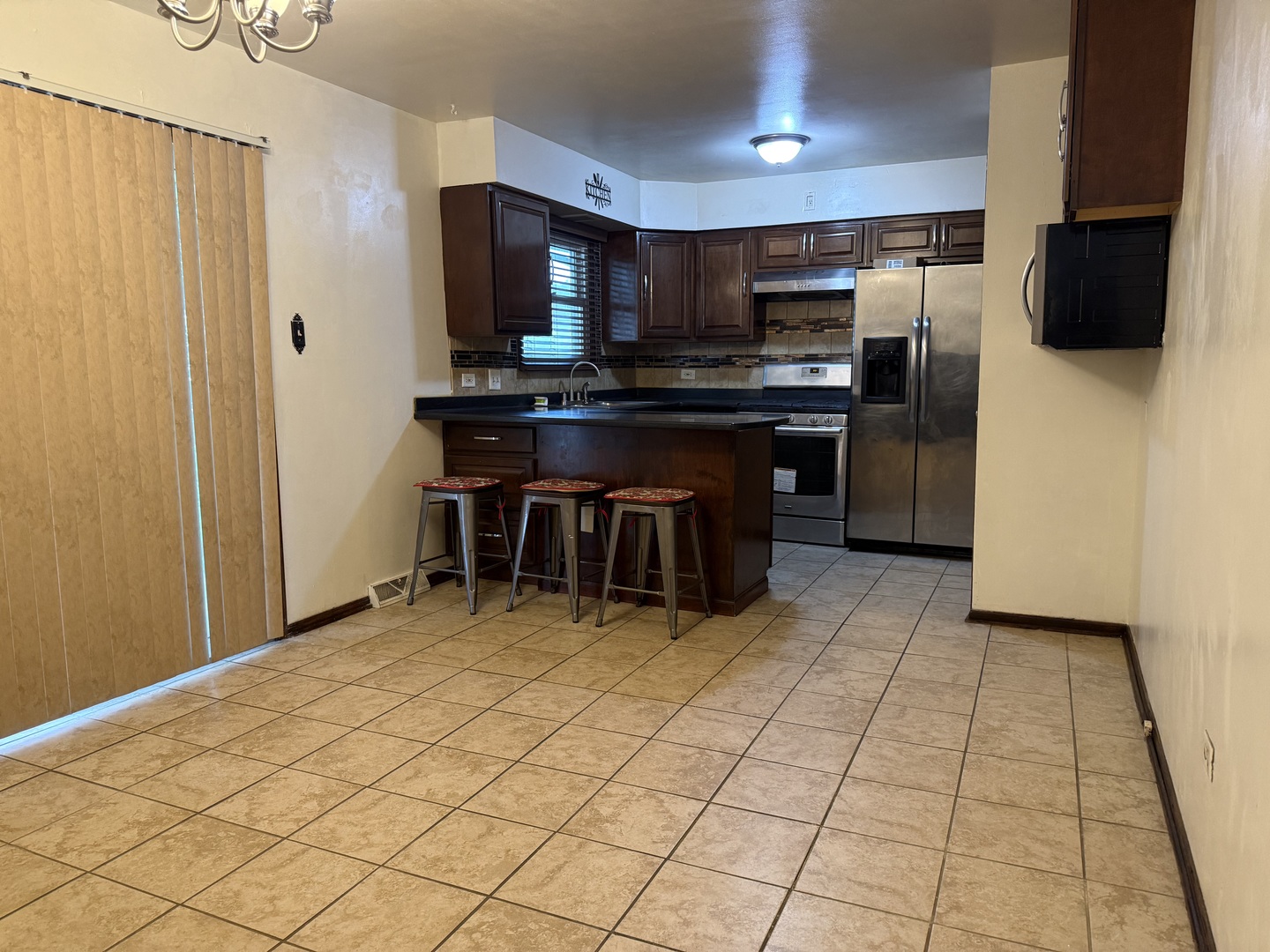 808 E 194th Street, Glenwood, IL 60425