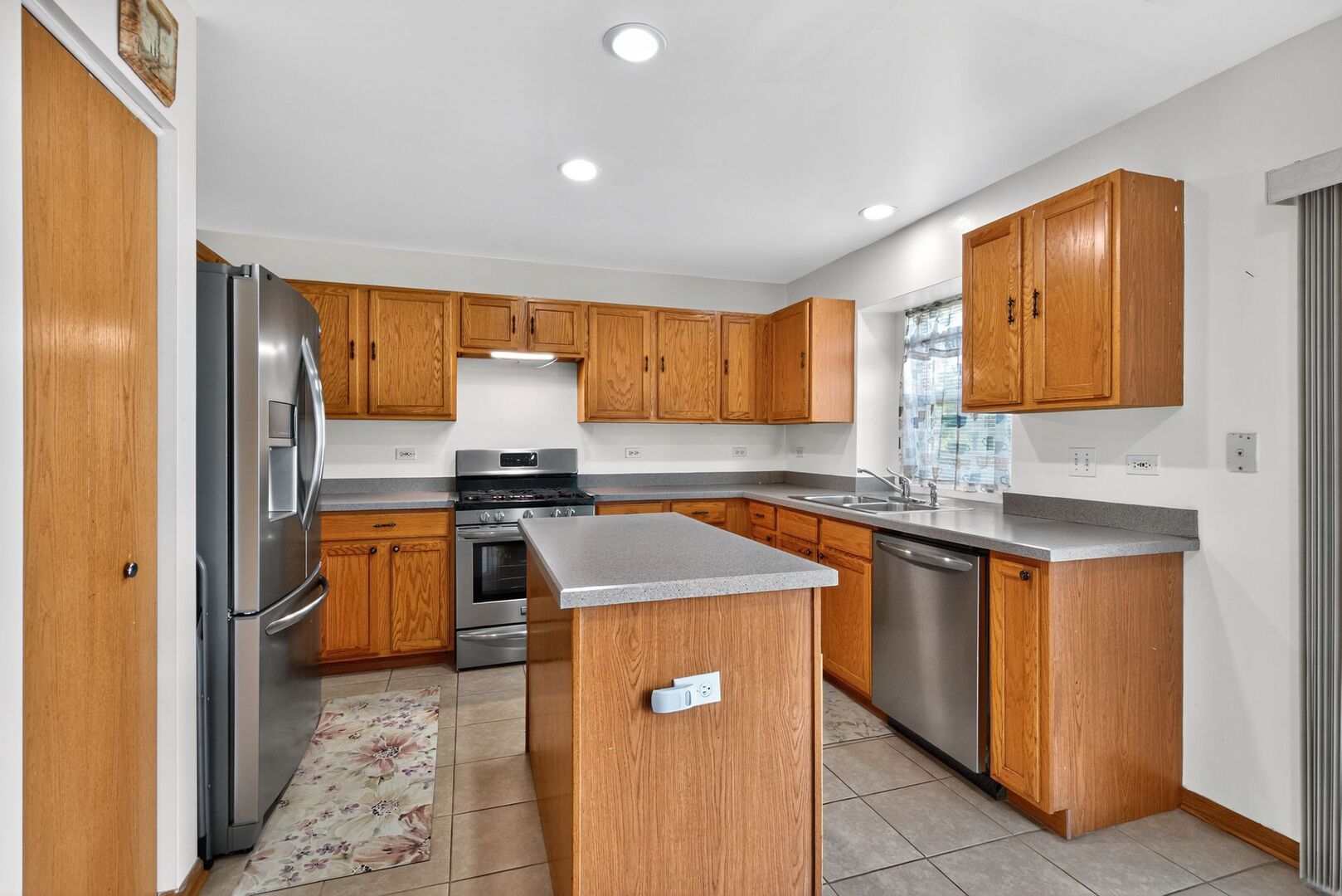 1544 Suncrest Lane, Bolingbrook, IL 60490