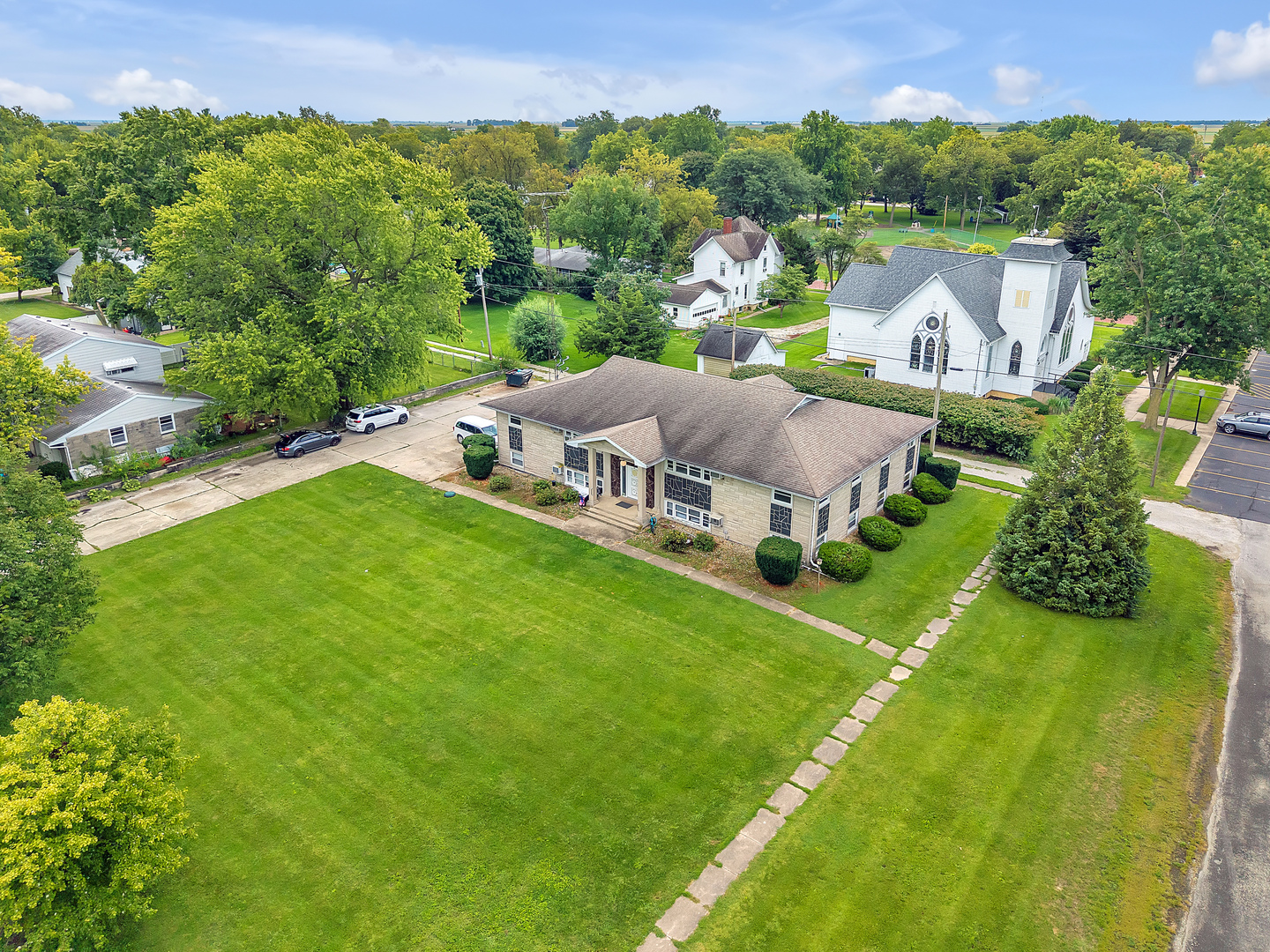 100 E Market Street, Piper City, IL 60959