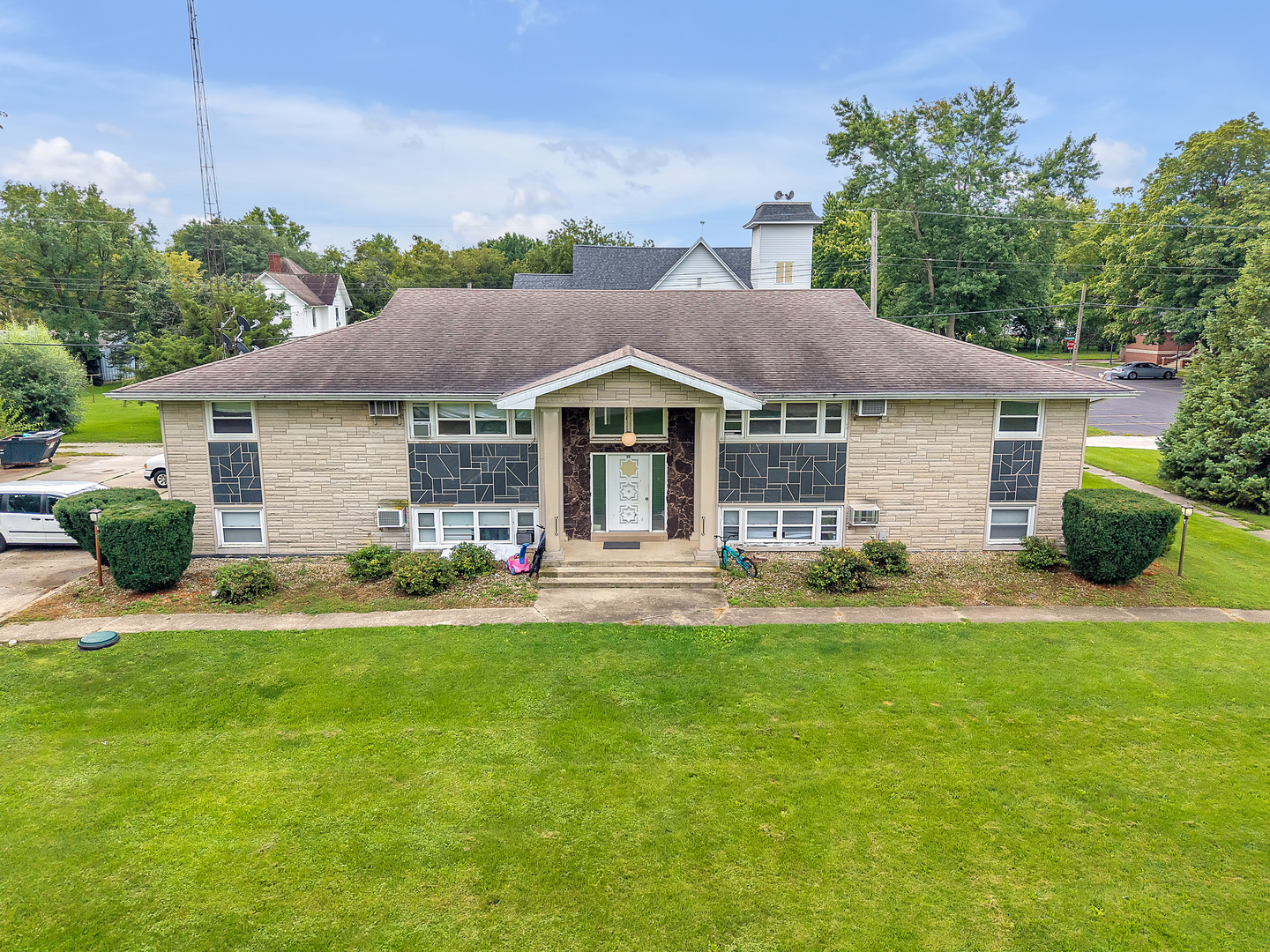 100 E Market Street, Piper City, IL 60959