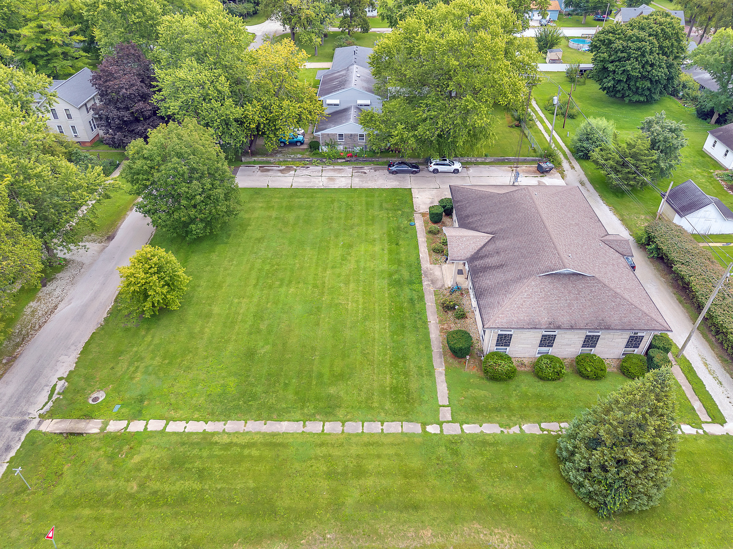 100 E Market Street, Piper City, IL 60959
