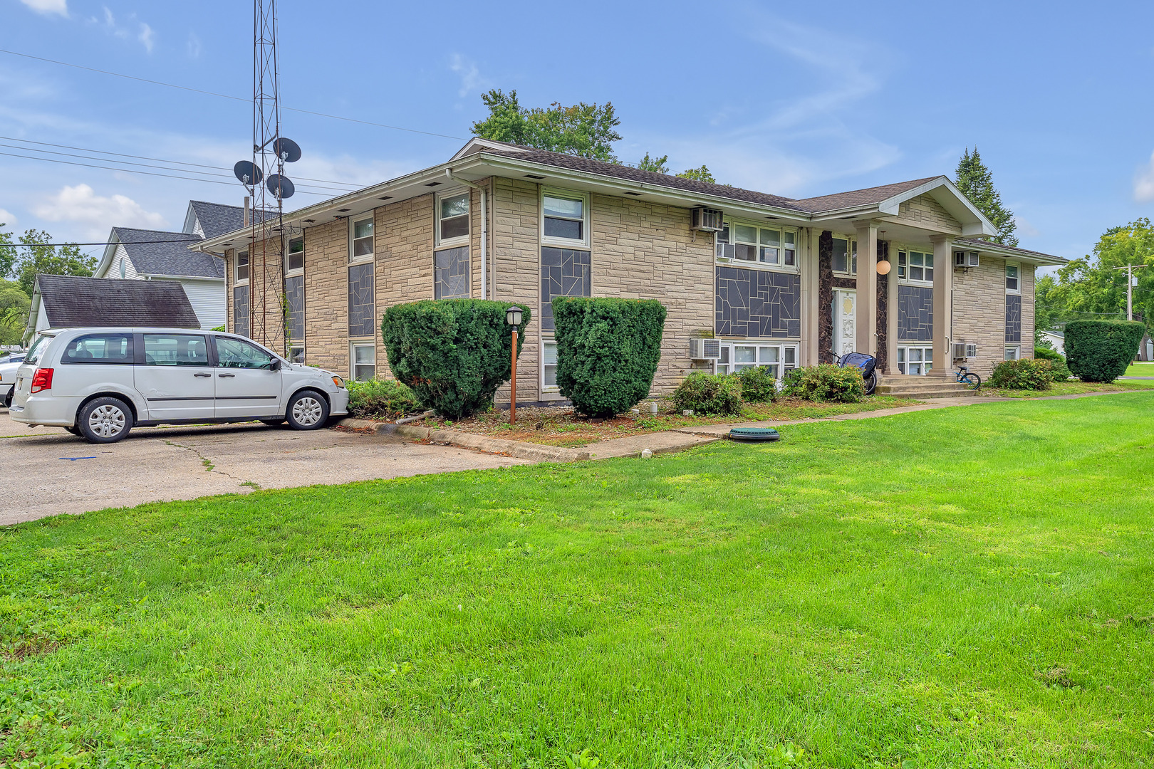 100 E Market Street, Piper City, IL 60959