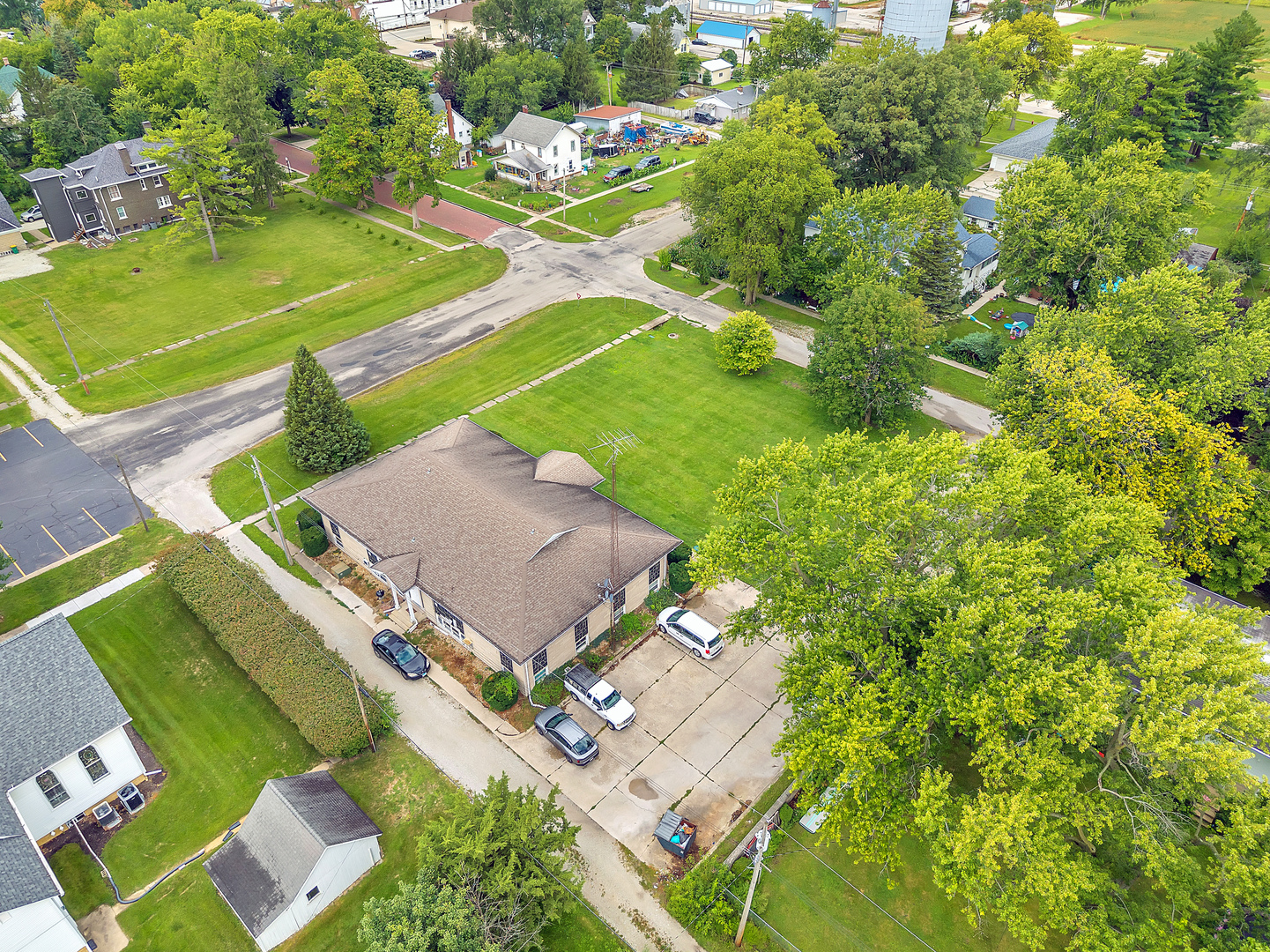 100 E Market Street, Piper City, IL 60959