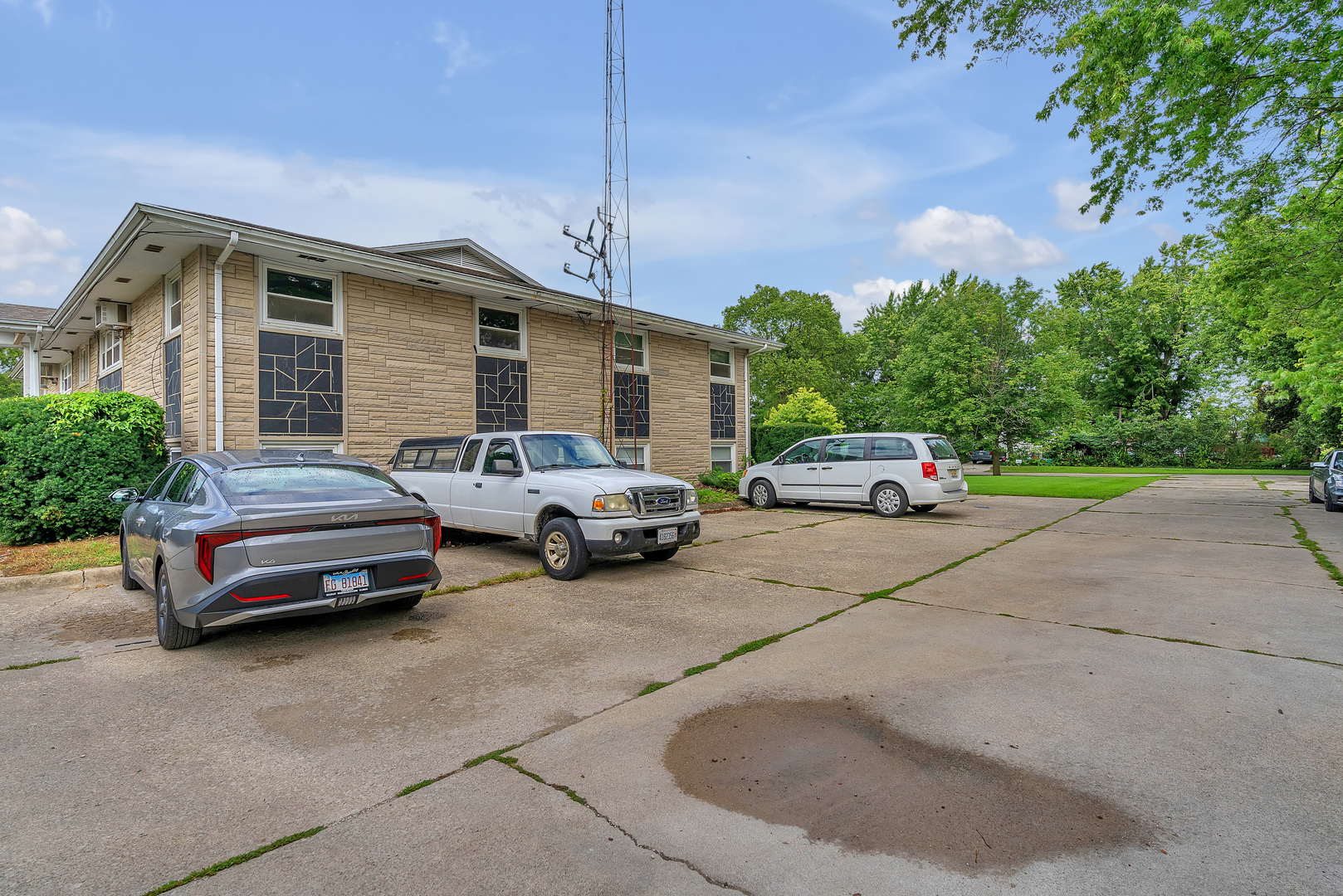 100 E Market Street, Piper City, IL 60959