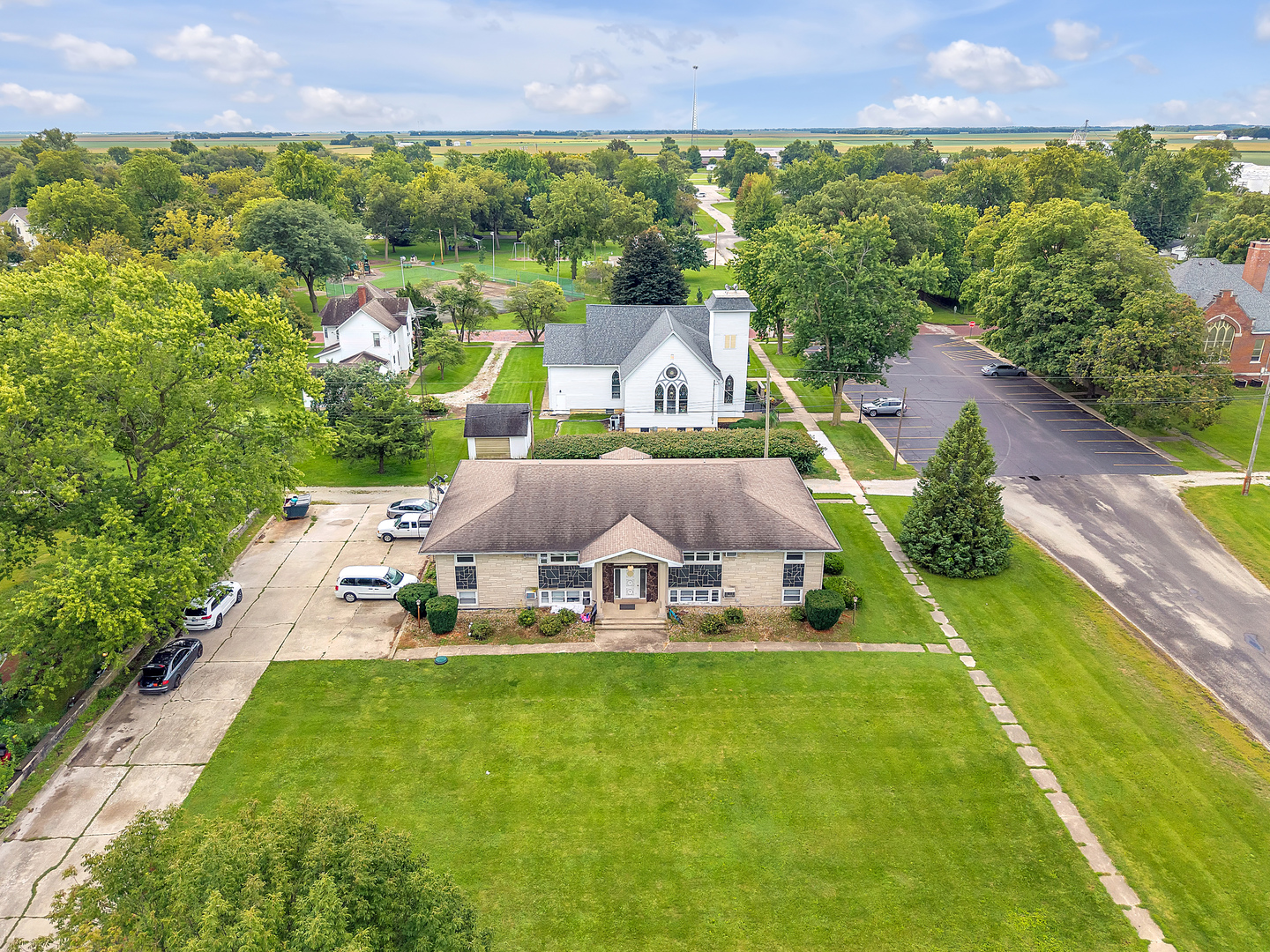 100 E Market Street, Piper City, IL 60959