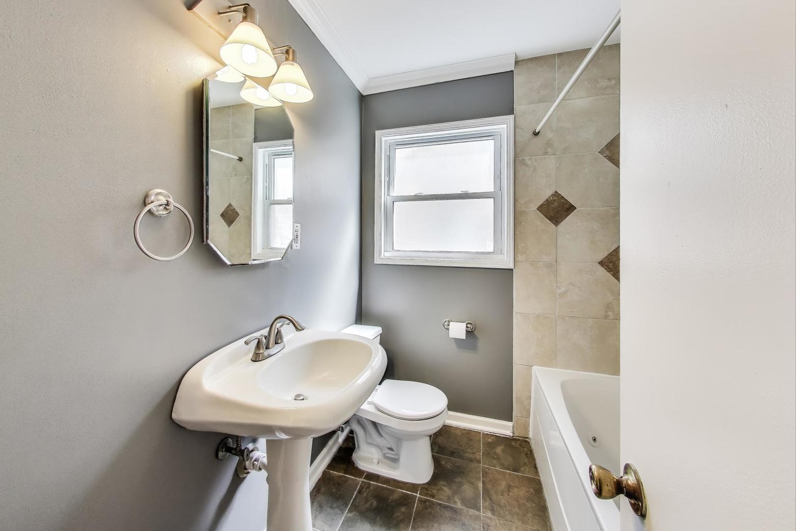 815 E Olive Street, Arlington Heights, IL 60004