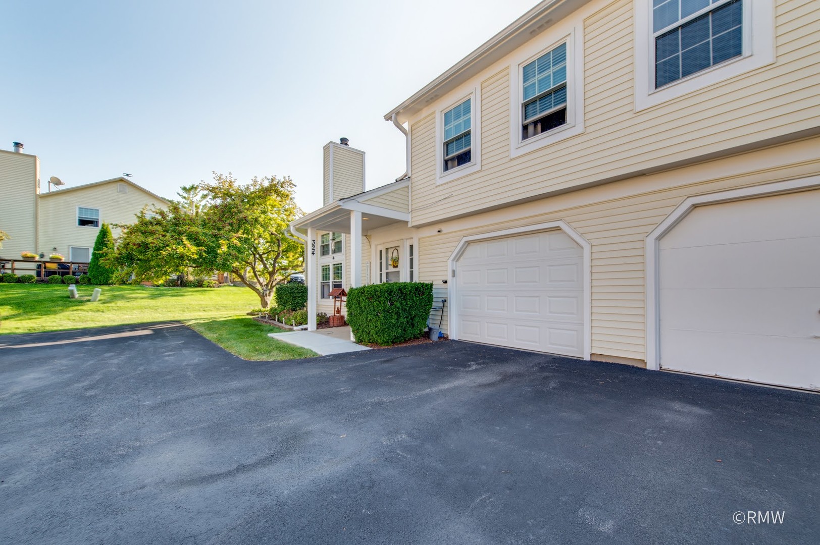 324 Juniper Circle, Streamwood, IL 60107