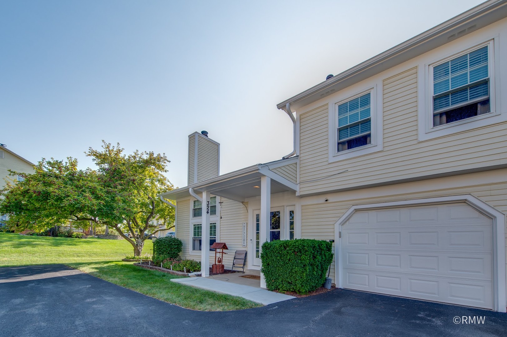324 Juniper Circle, Streamwood, IL 60107