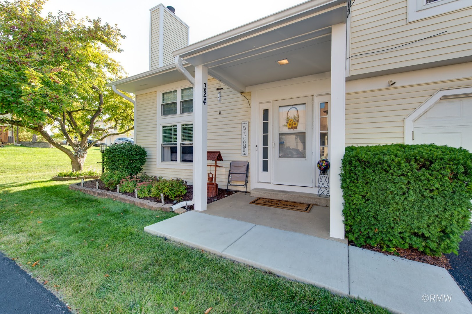324 Juniper Circle, Streamwood, IL 60107