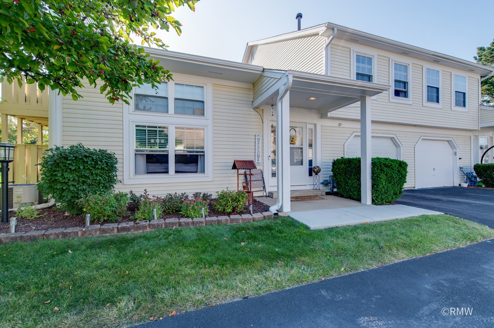324 Juniper Circle, Streamwood, IL 60107