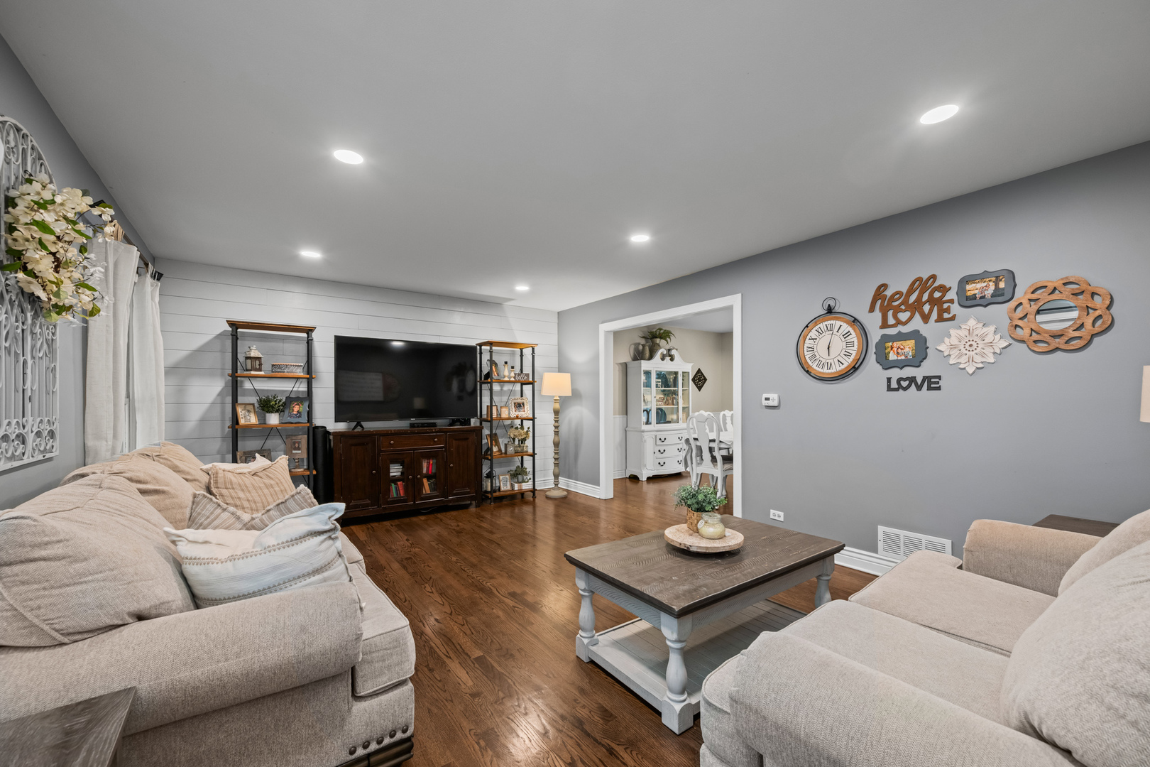 250 Roslara Court, Bartlett, IL 60103