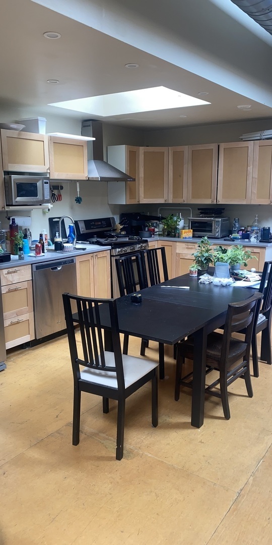 1926 W Grand Avenue, Chicago, IL 60622