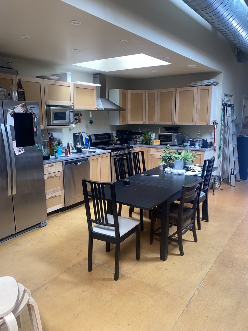 1926 W Grand Avenue, Chicago, IL 60622