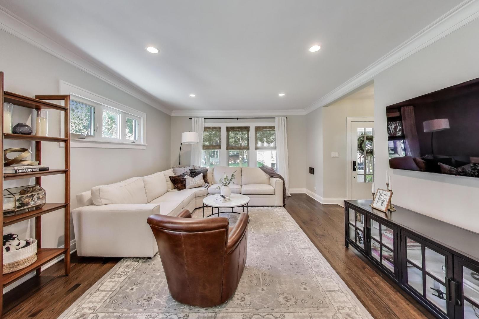 105 S Mitchell Avenue, Arlington Heights, IL 60005