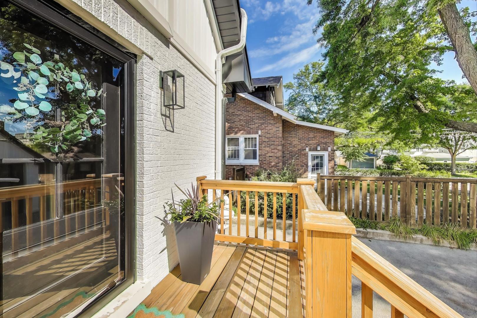 105 S Mitchell Avenue, Arlington Heights, IL 60005