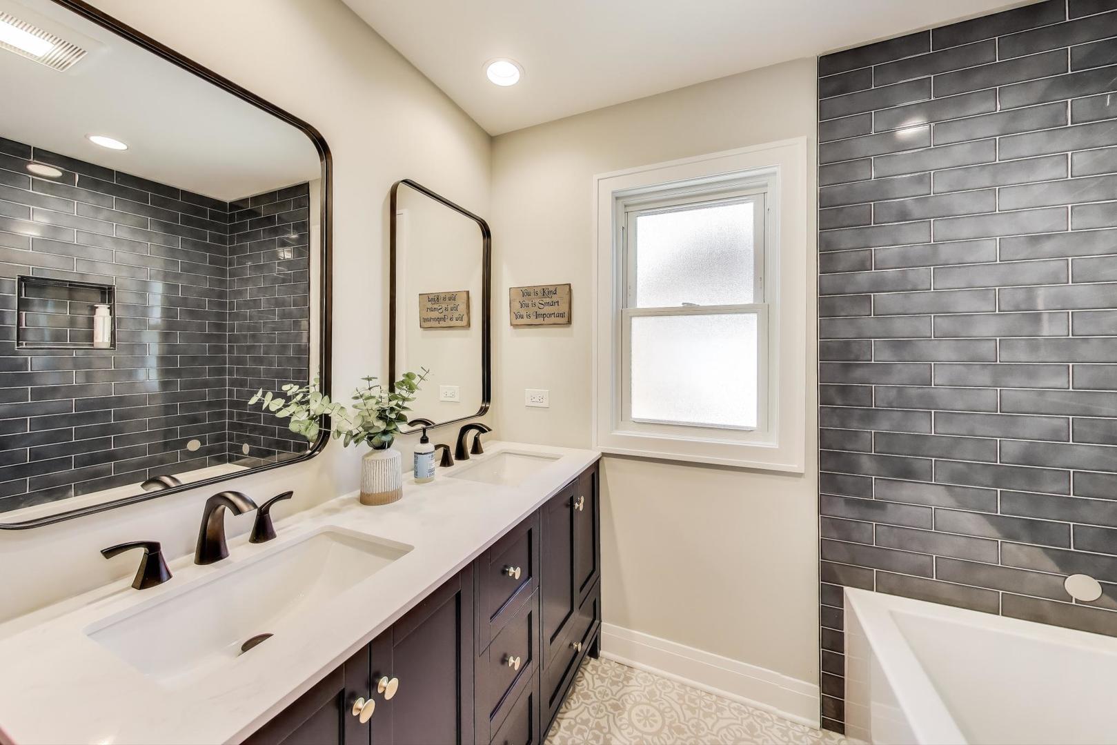 105 S Mitchell Avenue, Arlington Heights, IL 60005