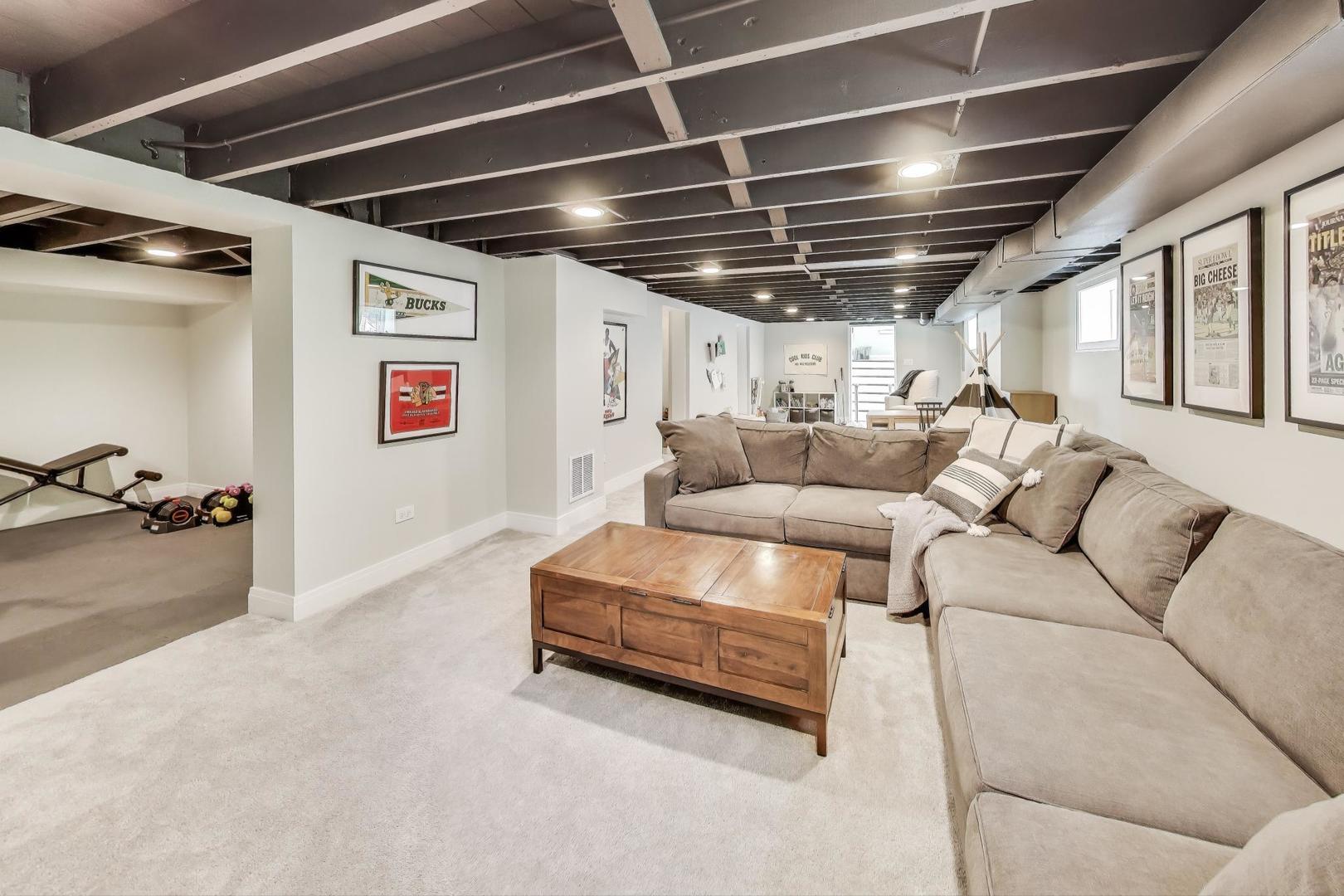 105 S Mitchell Avenue, Arlington Heights, IL 60005