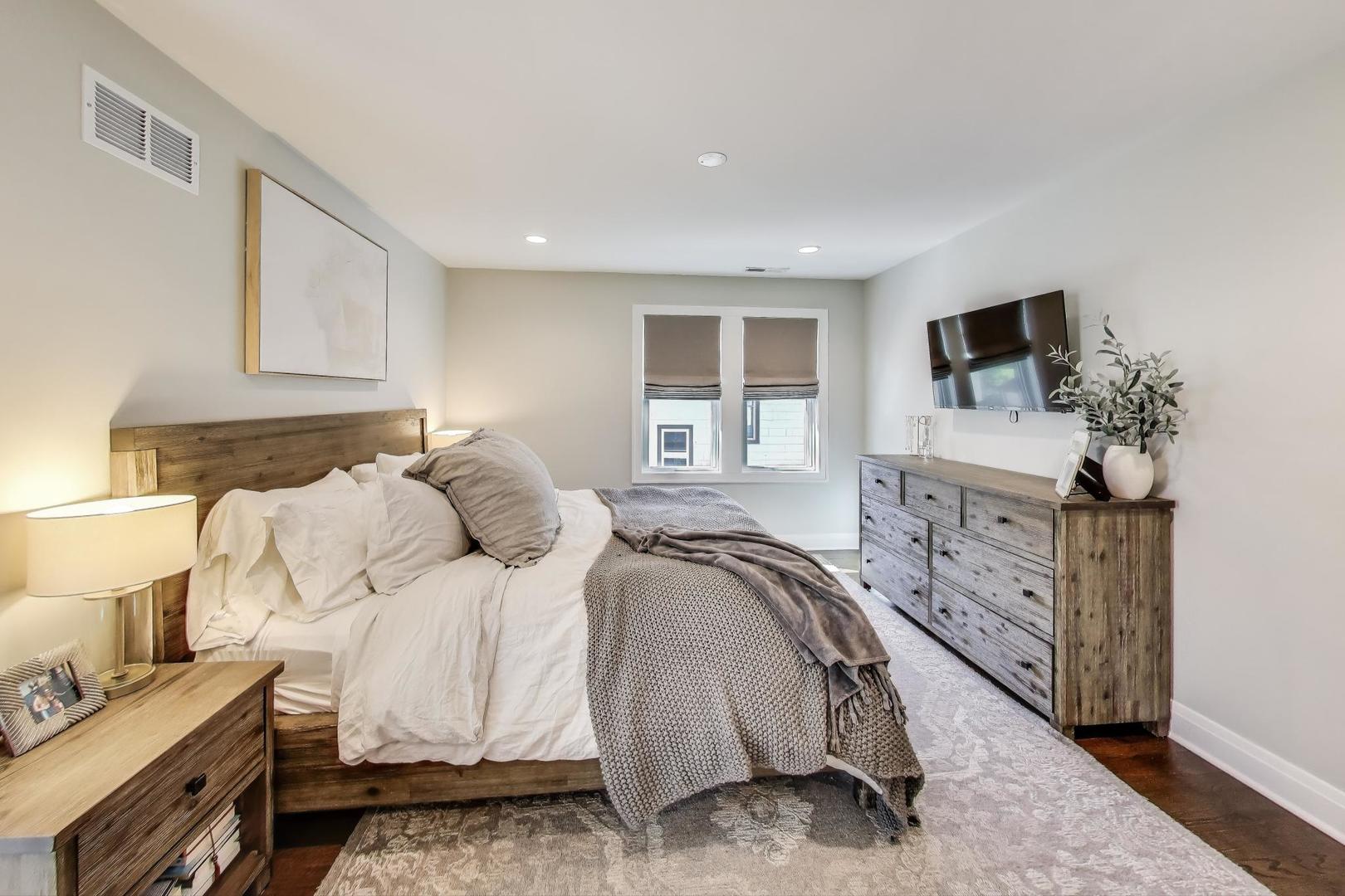 105 S Mitchell Avenue, Arlington Heights, IL 60005