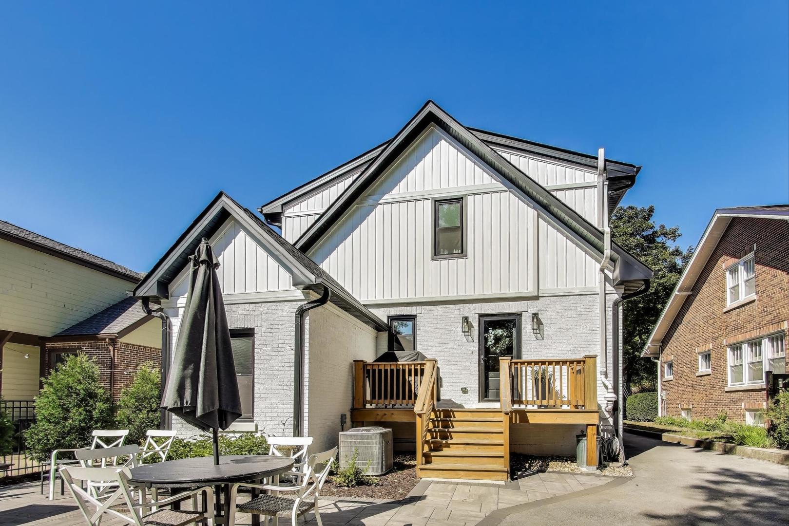 105 S Mitchell Avenue, Arlington Heights, IL 60005