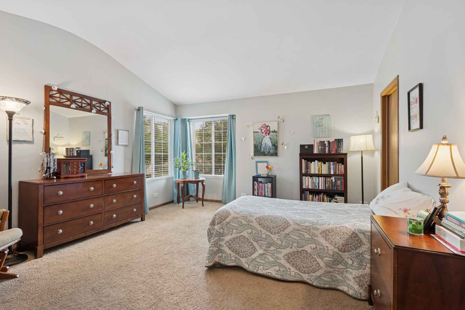 406 Locksley Drive #0, Streamwood, IL 60107