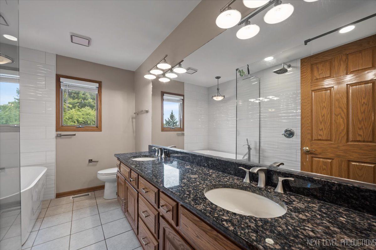 905 Merrill New Road, Sugar Grove, IL 60554