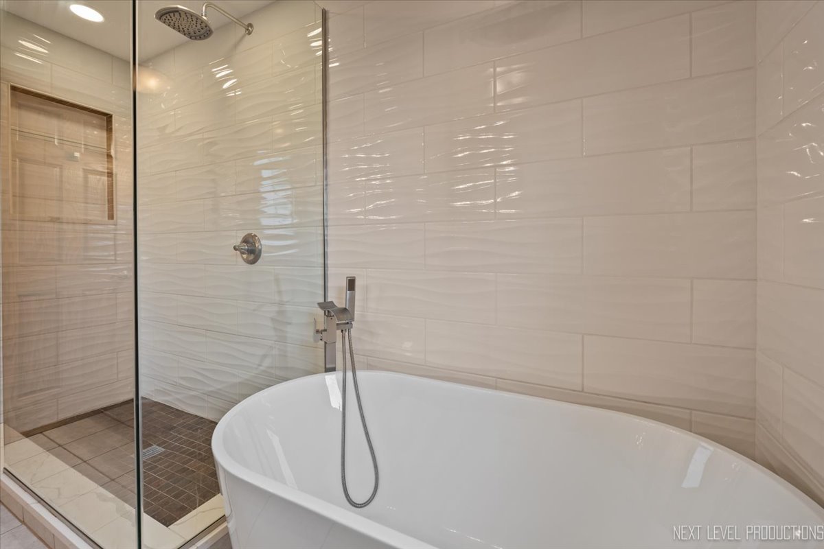 905 Merrill New Road, Sugar Grove, IL 60554