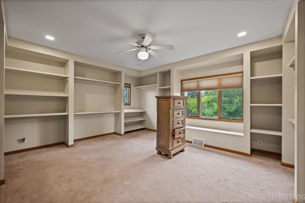 905 Merrill New Road, Sugar Grove, IL 60554