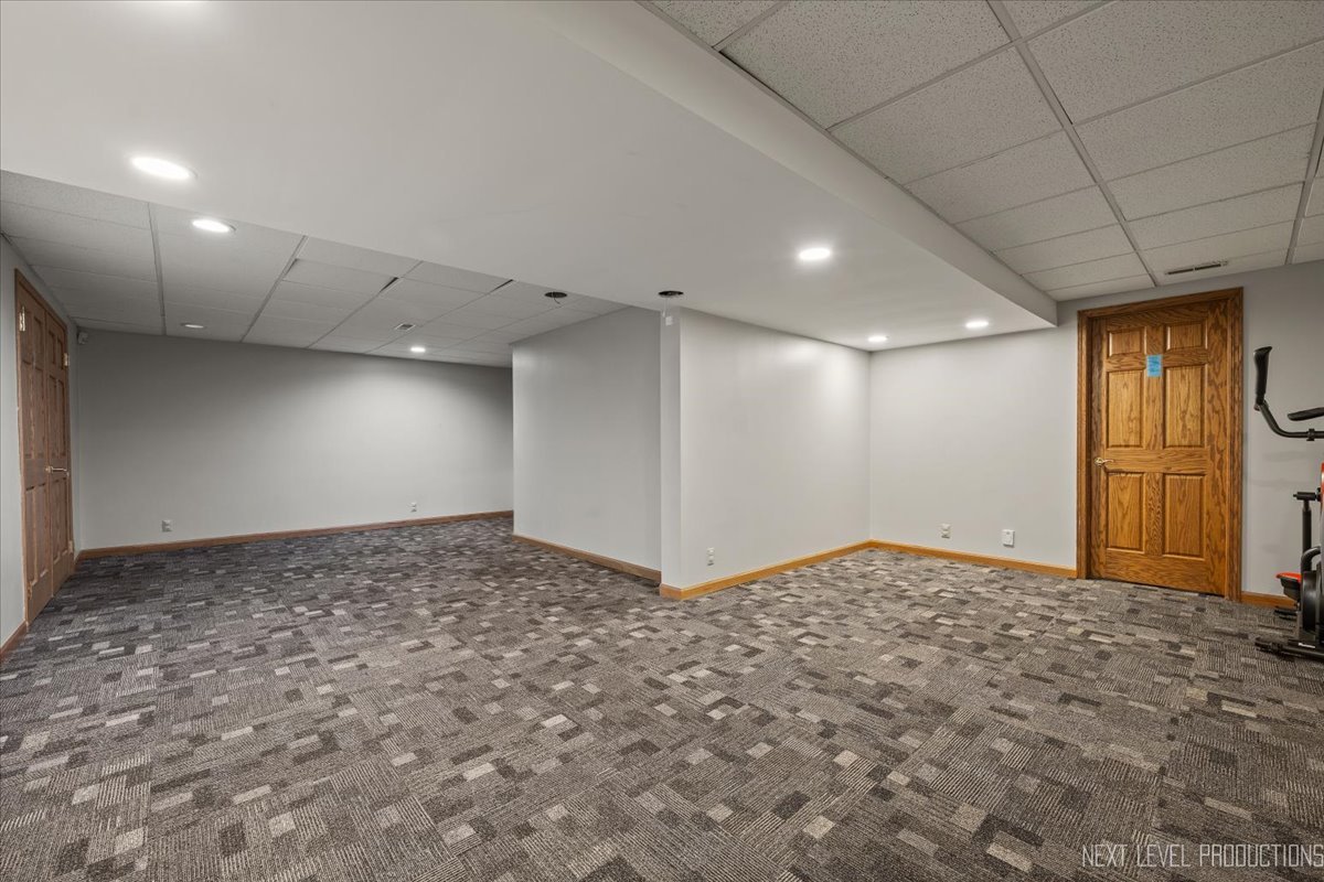 905 Merrill New Road, Sugar Grove, IL 60554