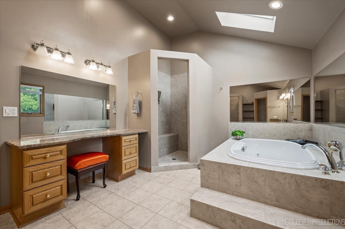 905 Merrill New Road, Sugar Grove, IL 60554