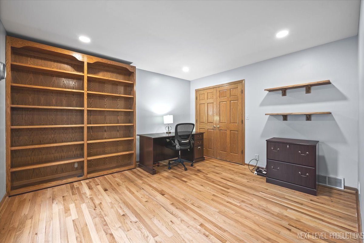 905 Merrill New Road, Sugar Grove, IL 60554