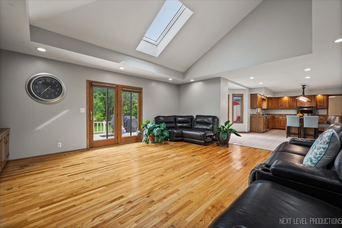 905 Merrill New Road, Sugar Grove, IL 60554