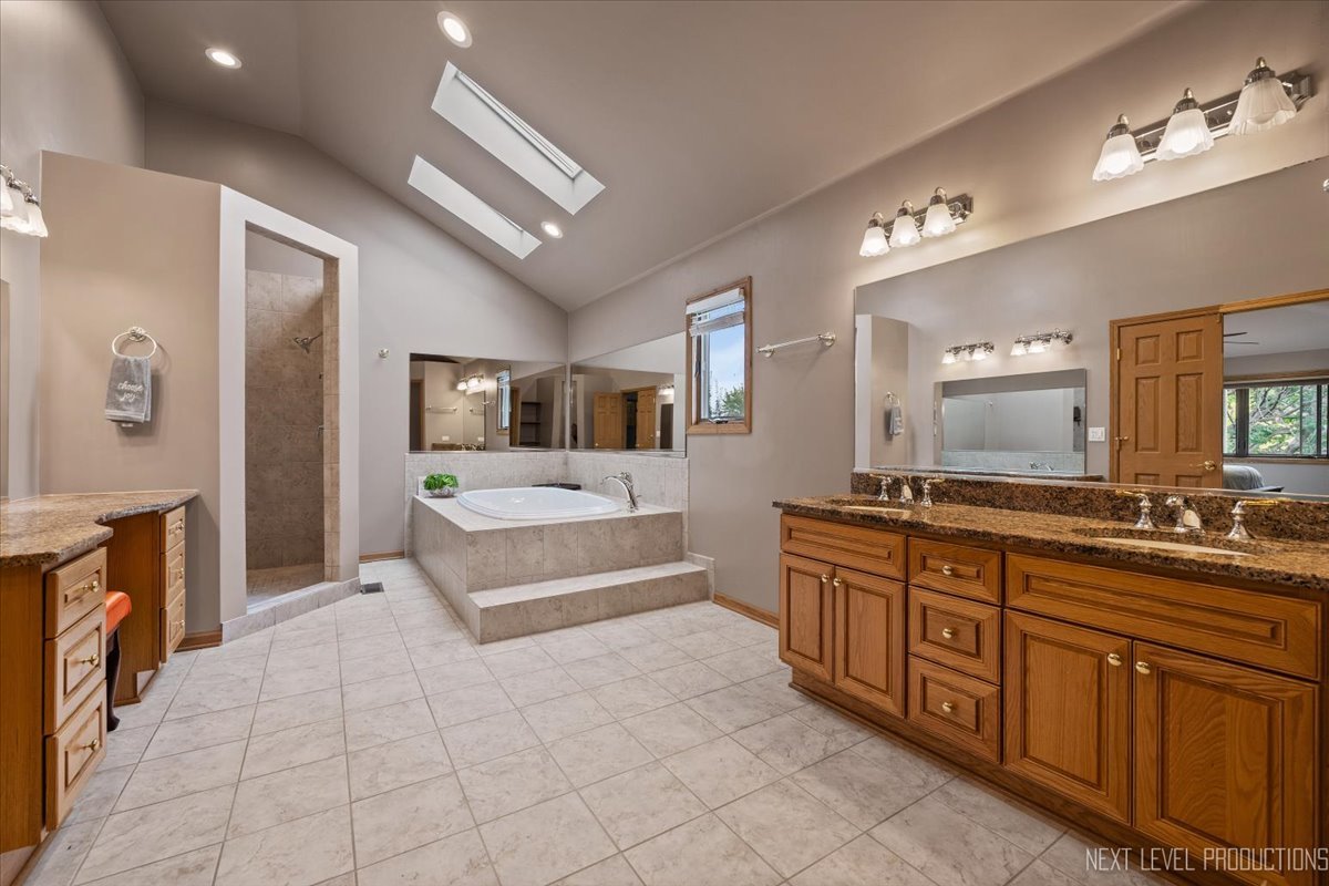 905 Merrill New Road, Sugar Grove, IL 60554