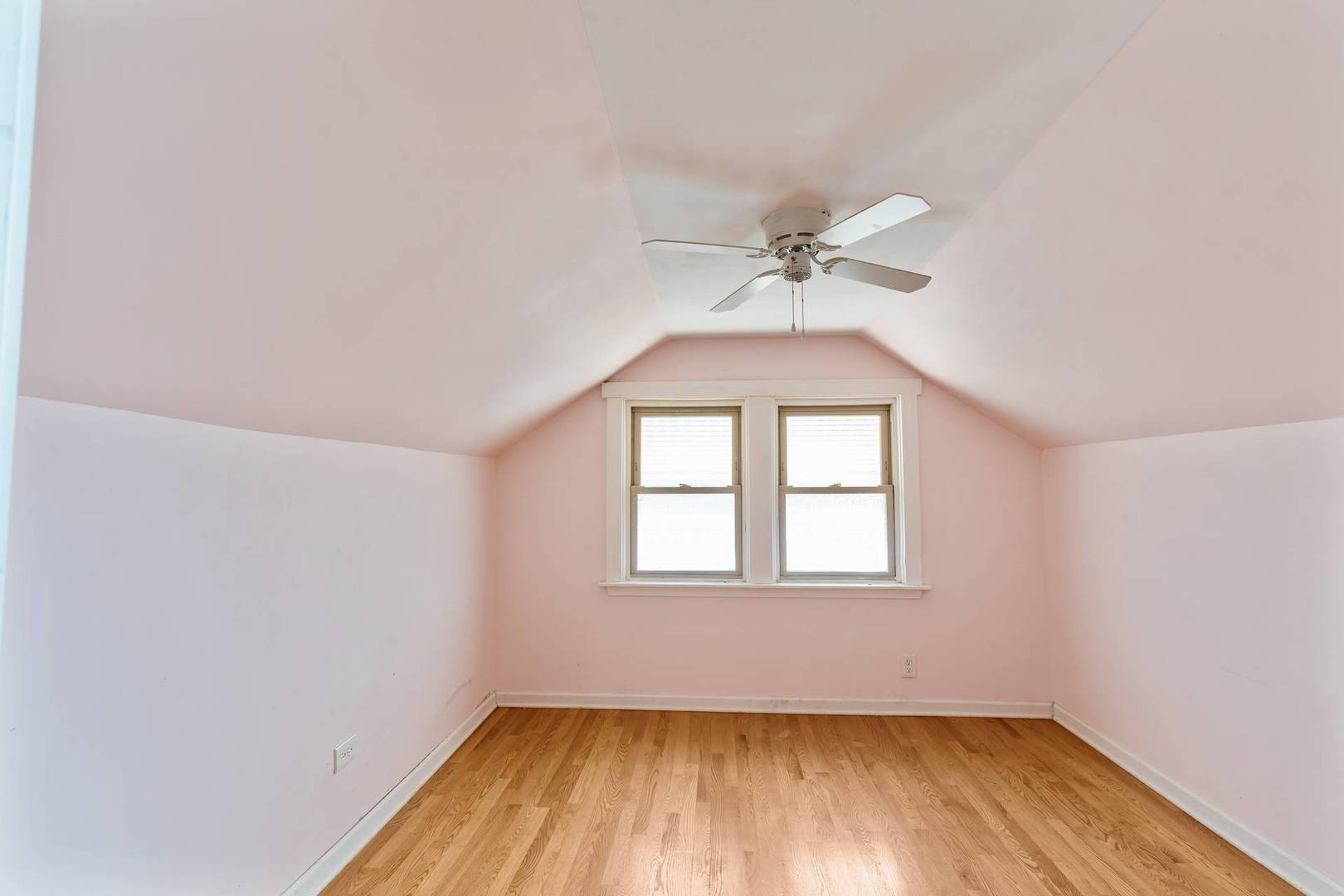 5941 W Waveland Avenue, Chicago, IL 60634