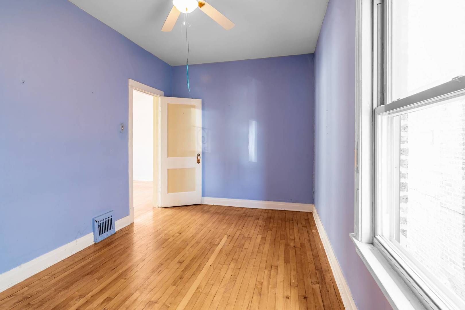 5941 W Waveland Avenue, Chicago, IL 60634