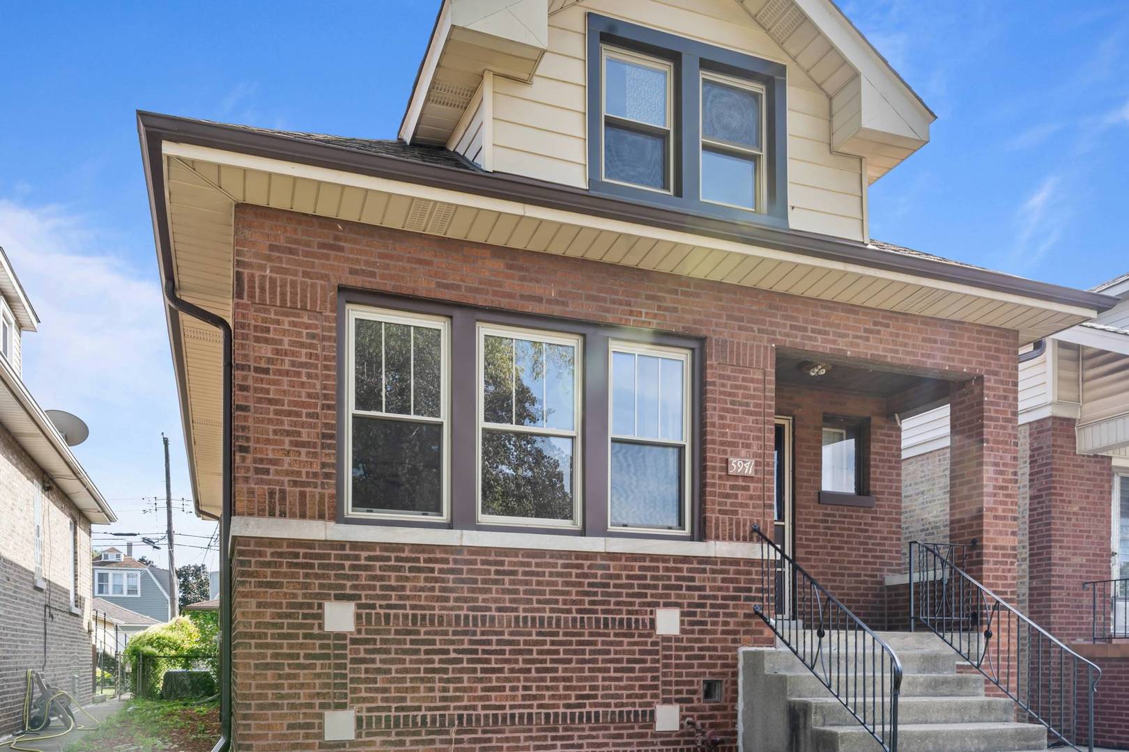 5941 W Waveland Avenue, Chicago, IL 60634