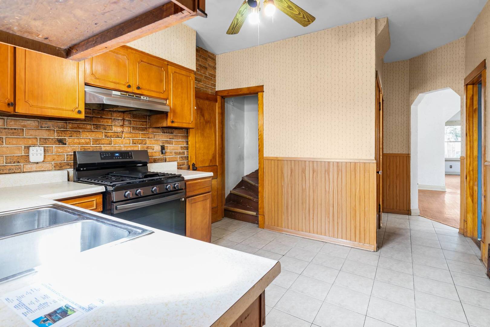 5941 W Waveland Avenue, Chicago, IL 60634