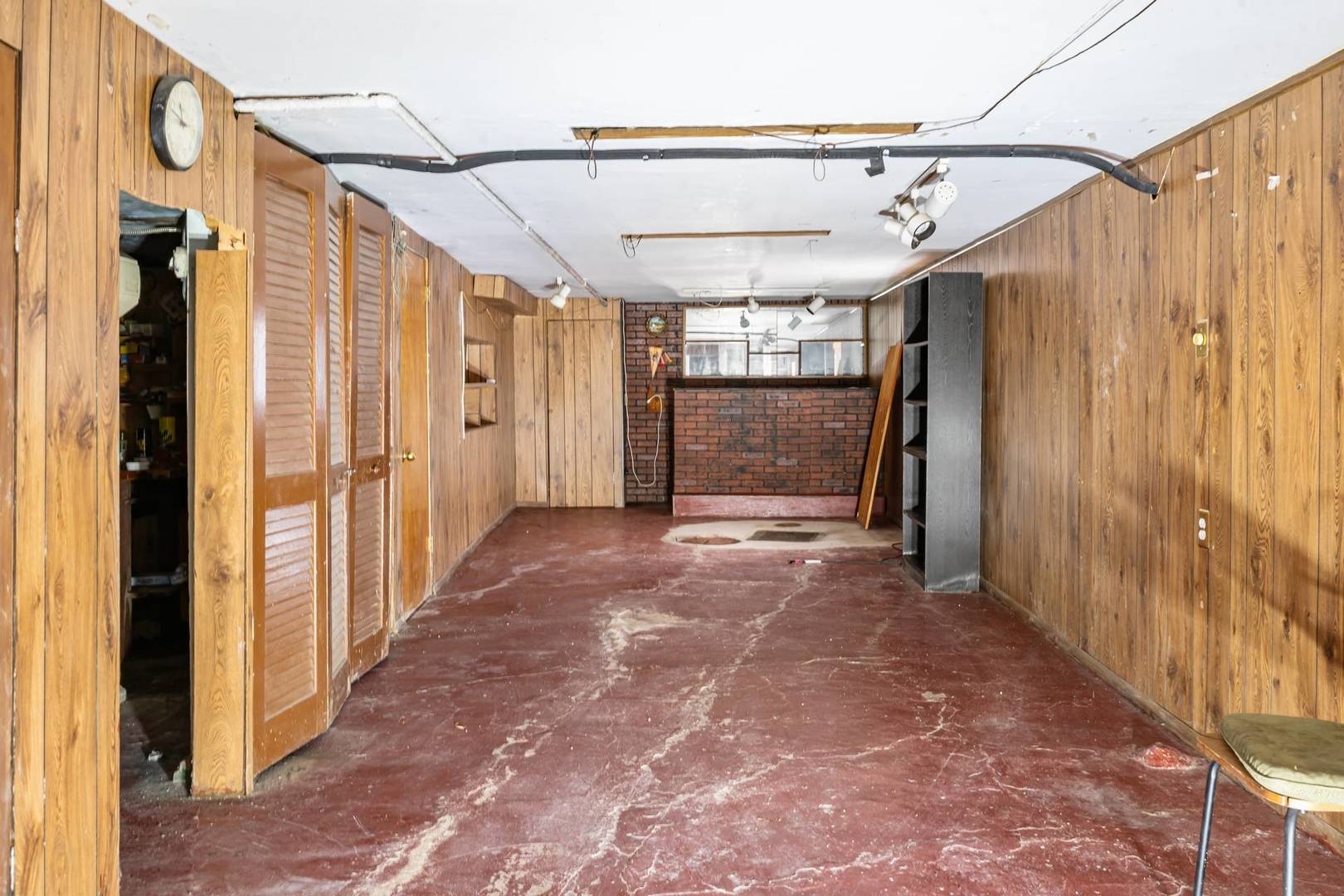 5941 W Waveland Avenue, Chicago, IL 60634
