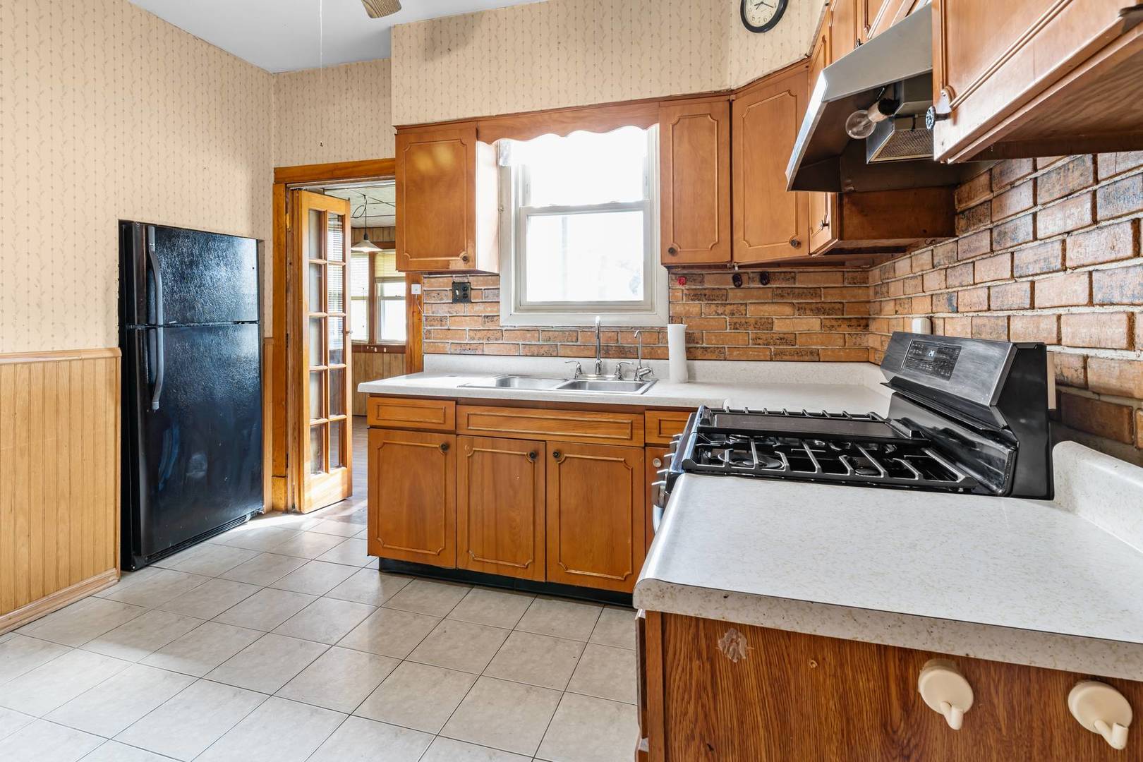 5941 W Waveland Avenue, Chicago, IL 60634