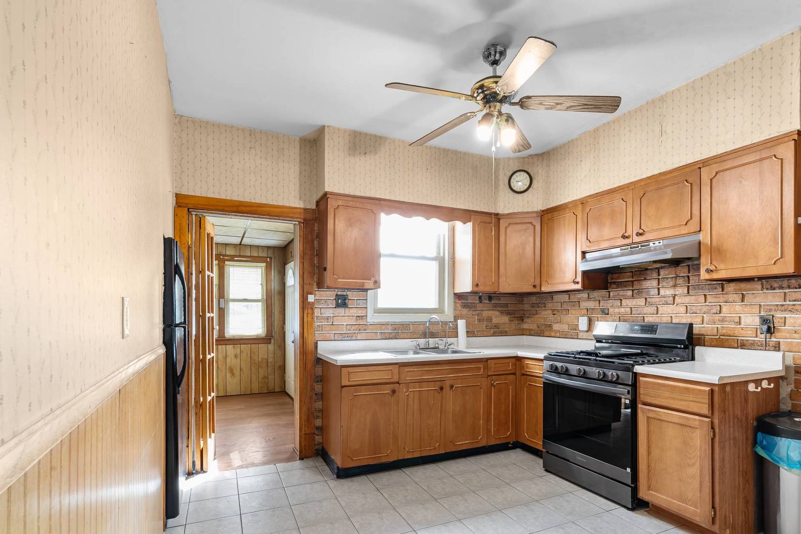 5941 W Waveland Avenue, Chicago, IL 60634