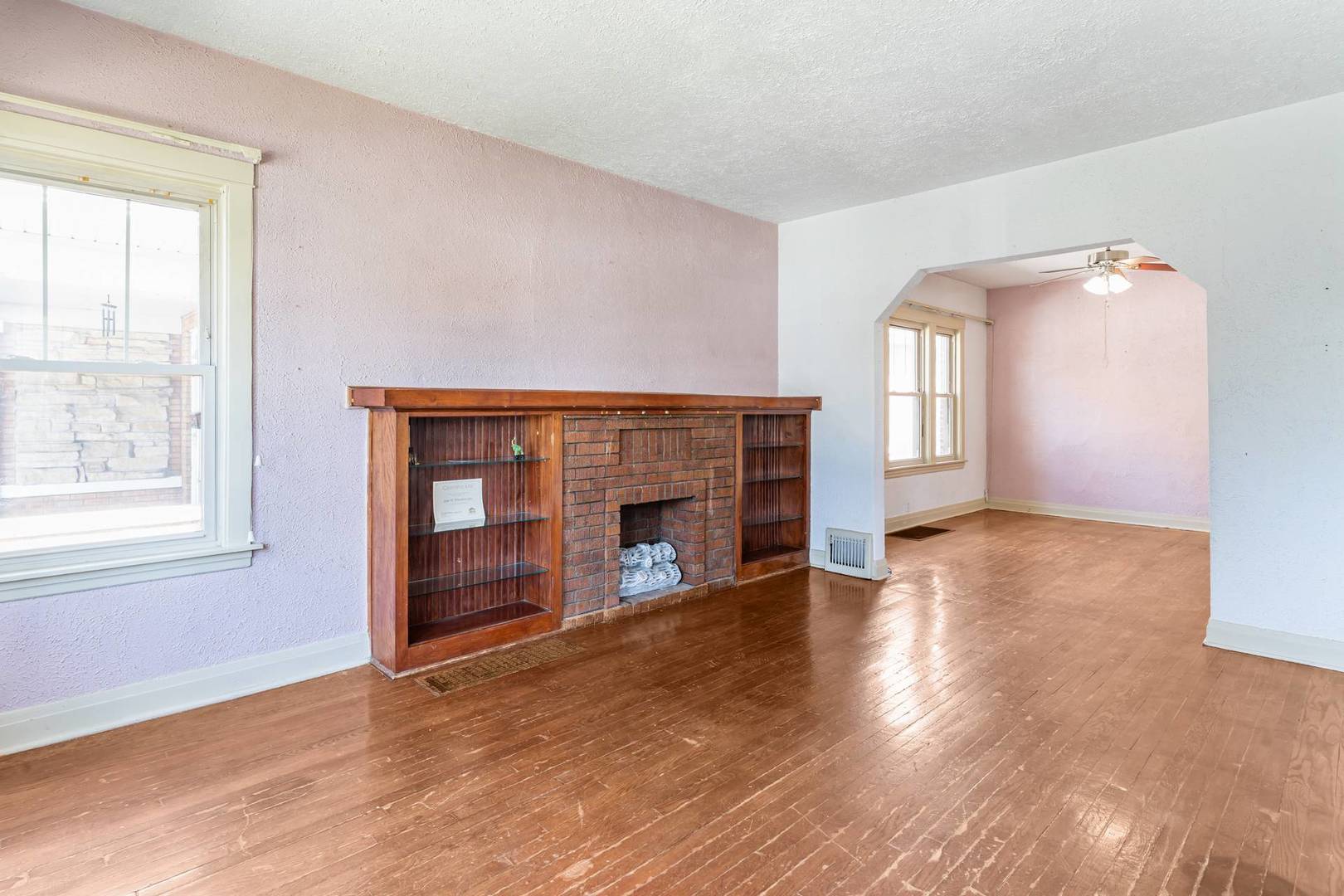 5941 W Waveland Avenue, Chicago, IL 60634