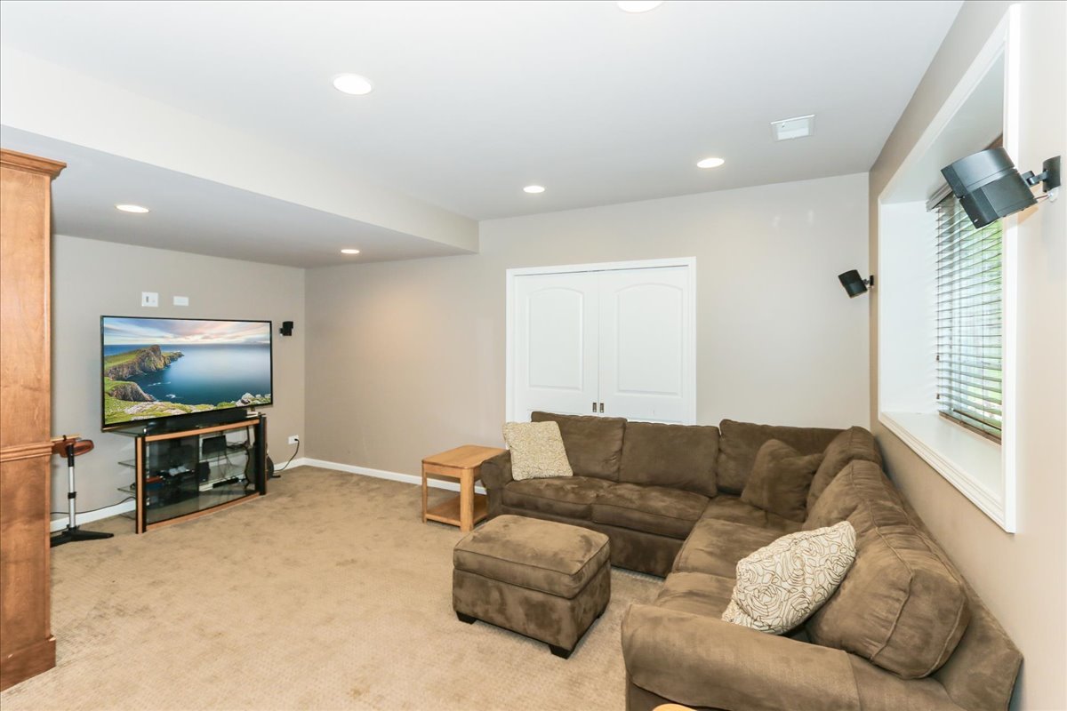 130 Regency Drive, Bartlett, IL 60103