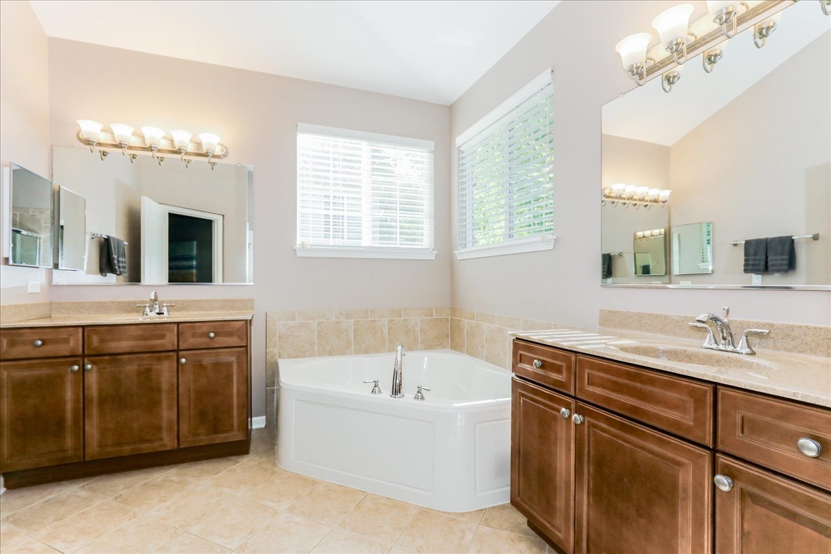 130 Regency Drive, Bartlett, IL 60103